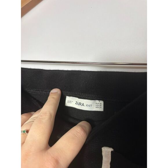 Zara Mini Skirt Women's Size XS Black White Trim Knit Front Patch Pockets NWOT - Picture 4 of 4